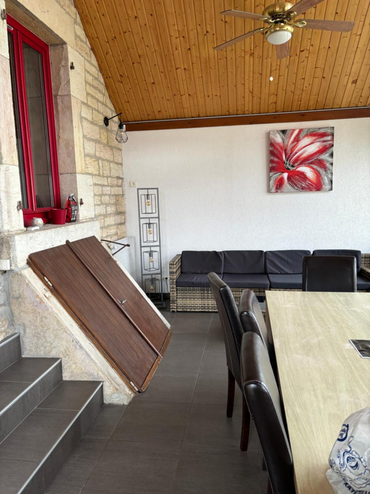Chez Laurence Saint-Aubin  Luaran gambar